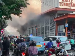 Halte TransJ Tendean Kebakaran, Lalin Arah Mampang Macet