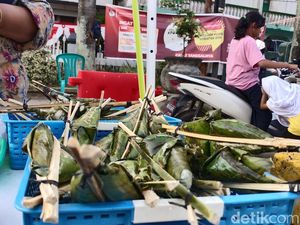 Unik! Ketan Jepit Khas Palembang Ini Hanya Ada Jelang HUT RI Unik! Ketan Jepit Khas Palembang Ini Hanya Ada Jelang HUT RI