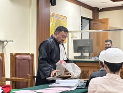 Jaksa Tunjukkan Cangkul Dipakai Serial Killer Wowon cs Gali Kuburan Korban