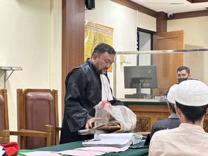 Jaksa Tunjukkan Cangkul Dipakai Serial Killer Wowon cs Gali Kuburan Korban