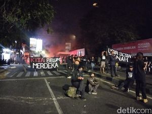 Warga Dago Elos Turun ke Jalan, Arus Lalu Lintas Dialihkan Warga Dago Elos Turun ke Jalan, Arus Lalu Lintas Dialihkan