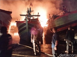 Jumlah Kapal Terbakar di Pelabuhan Jongor Tegal Bertambah Jadi 51!