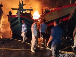Sejumlah Kapal di Pelabuhan Jongor Tegal Terbakar