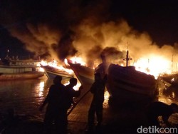 51 Kapal di Pelabuhan Jongor Tegal Terbakar