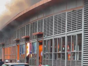 Halte TransJakarta Tendean Kebakaran, Penumpang Dievakuasi