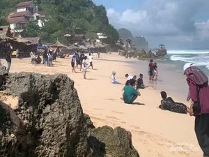 Pantai Watu Lawang Jogja, Indah Banget! Pantai Watu Lawang Jogja, Indah Banget!