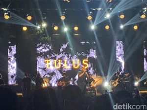 Potret Feby Putri-Tulus Konser di Medan, Bikin Galau Penonton Potret Feby Putri-Tulus Konser di Medan, Bikin Galau Penonton