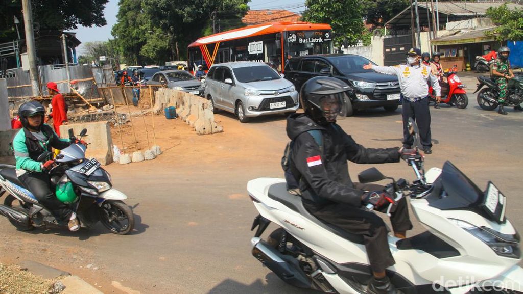 Lalin di Lebak Bulus Macet Imbas Proyek Galian Lalin di Lebak Bulus Macet Imbas Proyek Galian