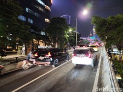 Kebakaran Halte TransJ Tendean Padam, Lalin ke Flyover Pancoran Dibuka