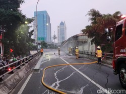 Lalin Flyover Arah Pancoran Ditutup Imbas Kebakaran Halte Tendean