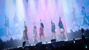 Foto-foto Konser Tur LE SSERAFIM FLAME RISES di Seoul