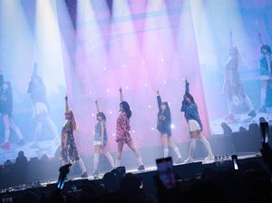 Konser Perdana LE SSERAFIM di Jakarta yang Bagus Gus! Konser Perdana LE SSERAFIM di Jakarta yang Bagus Gus!
