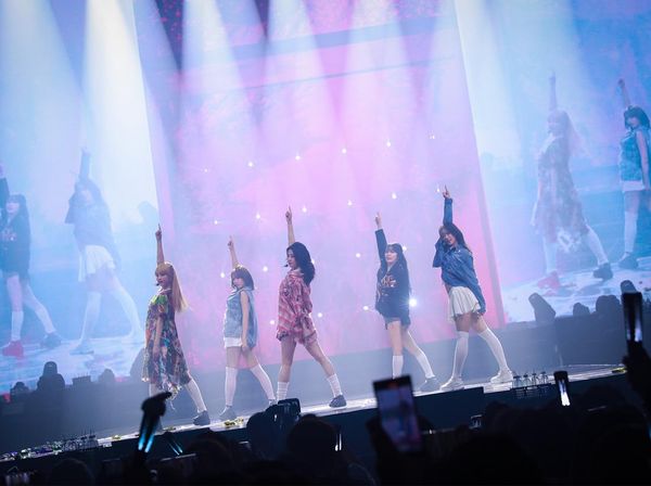 Foto-foto Konser Tur LE SSERAFIM FLAME RISES di Seoul