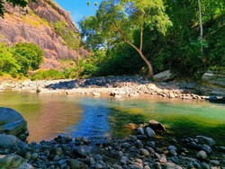 Wow! Garut Punya Sungai Indah Mirip Phuket, Cocok Untuk Healing