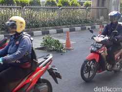 Tolong, Pasukan Kuning! Jl Tendean Jaksel Berlubang Dekat Manhole SJUT