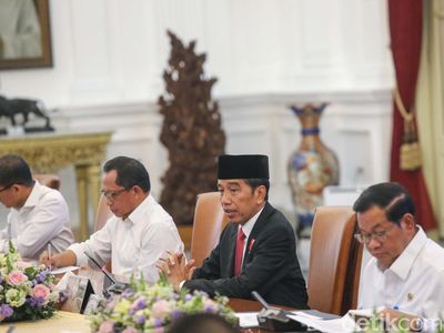 Momen Jokowi Gelar Rapat Terbatas Bahas Polusi Udara Jabodetabek