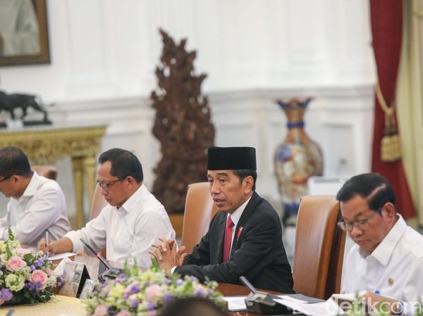 Momen Jokowi Gelar Rapat Terbatas Bahas Polusi Udara Jabodetabek