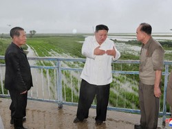 Terjangan Badai Khanun Bikin Pejabat Korut Diomeli Kim Jong Un