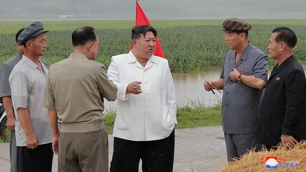 Momen Kim Jong-Un Kunjungi Wilayah Terdampak Topan