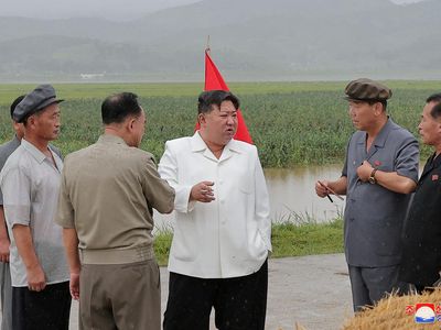 Momen Kim Jong-Un Kunjungi Wilayah Terdampak Topan