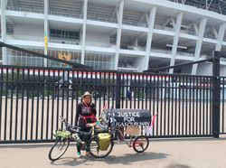 Tanpa Letih Pak Midun Genjot Sepeda, Tuntut Keadilan Tragedi Kanjuruhan