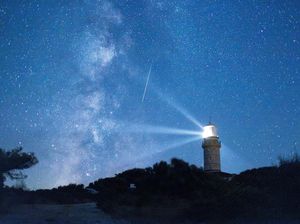 Penampakan Hujan Meteor Perseid di Berbagai Belahan Dunia Penampakan Hujan Meteor Perseid di Berbagai Belahan Dunia