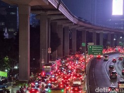 Jalan Gatot Subroto Arah Senayan Macet!