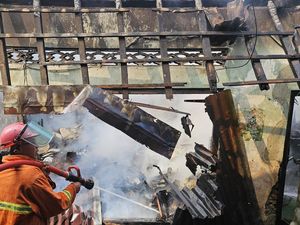 Pasar Desa Tegak Terbakar, 4 Mobil Pemadam-15 Personel Dikerahkan