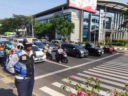 Sensasi Melintasi Simpang Kalibanteng Semarang yang Lampu Merahnya 2,5 Menit