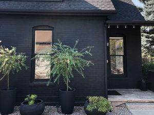 Rumah-Kendaraan di Negara Ini Diharamkan Pakai Warna Hitam, Kenapa Ya? Rumah-Kendaraan di Negara Ini Diharamkan Pakai Warna Hitam, Kenapa Ya?
