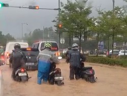 Penampakan Banjir yang Merendam Jalan Utama Kota Batam