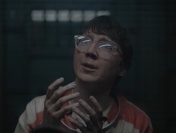 Terungkap Alasan The Riddler Menyerahkan Diri di The Batman