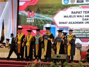 Unesa Beri Gelar Honoris Causa ke Sekjen Kemenkumham dan Dankor Brimob Unesa Beri Gelar Honoris Causa ke Sekjen Kemenkumham dan Dankor Brimob