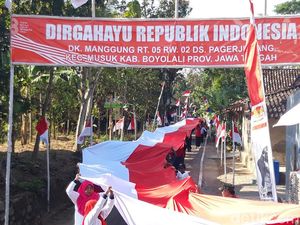 Emak-emak Manggung Boyolali Jahit 4 Bendera, Total Panjang hingga 148 Meter! Emak-emak Manggung Boyolali Jahit 4 Bendera, Total Panjang hingga 148 Meter!