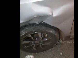 Warga Ngaku Mobilnya Rusak Kena Kabel Melintang dari Tiang Miring di Ciputat