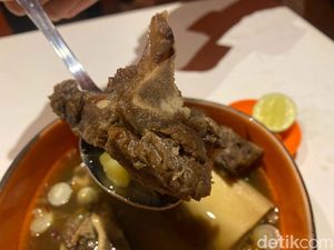 Warung Jomblo: Ada Nasi Campur dan Sop Iga yang Ekonomis Buat Jomblo! Warung Jomblo: Ada Nasi Campur dan Sop Iga yang Ekonomis Buat Jomblo!