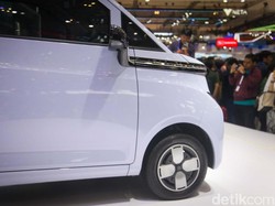 Ramai Mobil Wuling Ditabrak Bodinya Kuat, yang Nabrak Malah Penyok