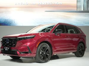 Penjualan Honda Bulan Maret Naik, CR-V Melonjak 40 Persen! Penjualan Honda Bulan Maret Naik, CR-V Melonjak 40 Persen!