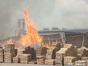 19 Jam Api Membara di Ciamis 19 Jam Api Membara di Ciamis