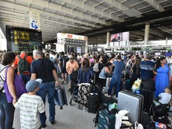Gunung Etna Meletus, Bandara Sisilia Tutup