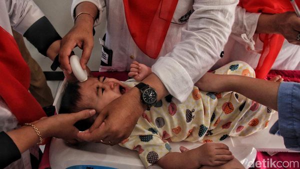 Cegah Diare Berat, Bayi-bayi di Karang Tengah Ikut Imunisasi RV Gratis