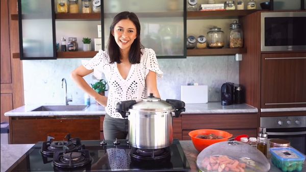 Begini Potret Dapur Nana Mirdad yang Minimalis tapi Elegan