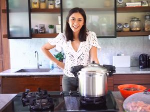 Begini Potret Dapur Nana Mirdad yang Minimalis tapi Elegan Begini Potret Dapur Nana Mirdad yang Minimalis tapi Elegan