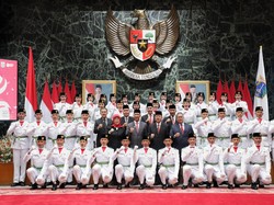 Heru Budi Kukuhkan Paskibraka DKI untuk Upacara HUT Ke-78 RI di Monas