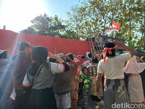 Begini Jadinya Kalau Warga Sekampung Kompak Bikin Drama Kolosal Kemerdekaan