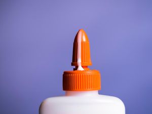 Cara Menghilangkan Bekas Lem Korea di Tangan dengan Mudah, Pakai Bahan Ini