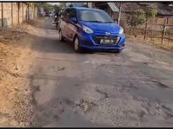 Keren! Pengusaha Karanganyar Rogoh Kocek Pribadi Perbaiki Jalan Rusak 1 Km