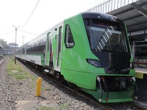 Naik Kereta Cepat ke Kota Bandung Tak Cukup Rp 250.000, Harus Nyambung Feeder