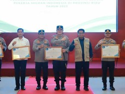 Diganjar Penghargaan dari BP2MI, Kapolda Riau Bicara Vitamin-Wujud Kolaborasi