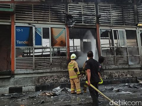 Kebakaran di Halte TransJakarta Tendean, Jakarta Selatan sudah padam.